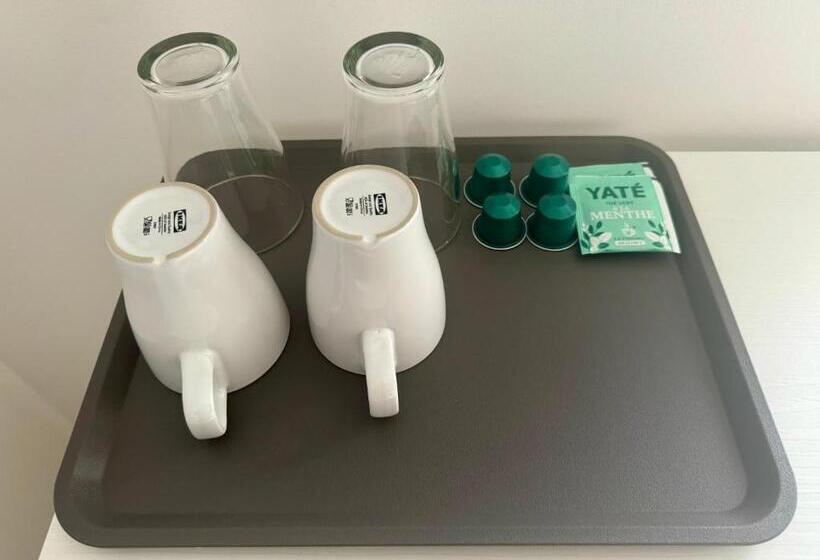 스탠다드 룸 킹사이즈 침대, Suite Avec Balcon, Kitchenette équipée, Douche, Baignoire, Wc Et Bureau