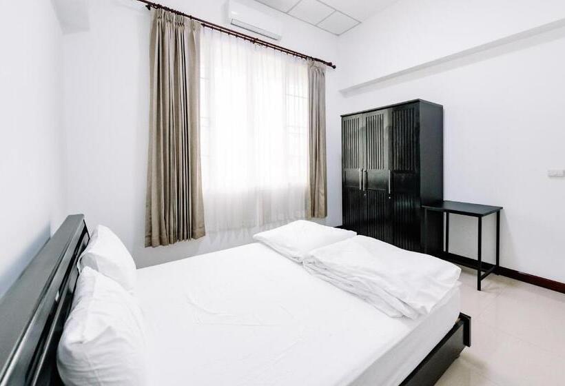 Quarto Deluxe, Red B Hostel, Cafe And Bar