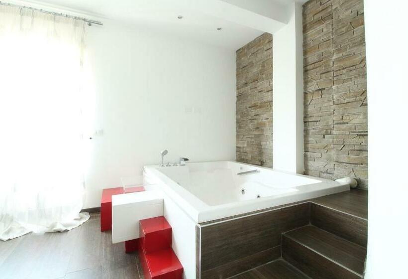 Quarto Deluxe com Hidromassagem, Caos Calmo