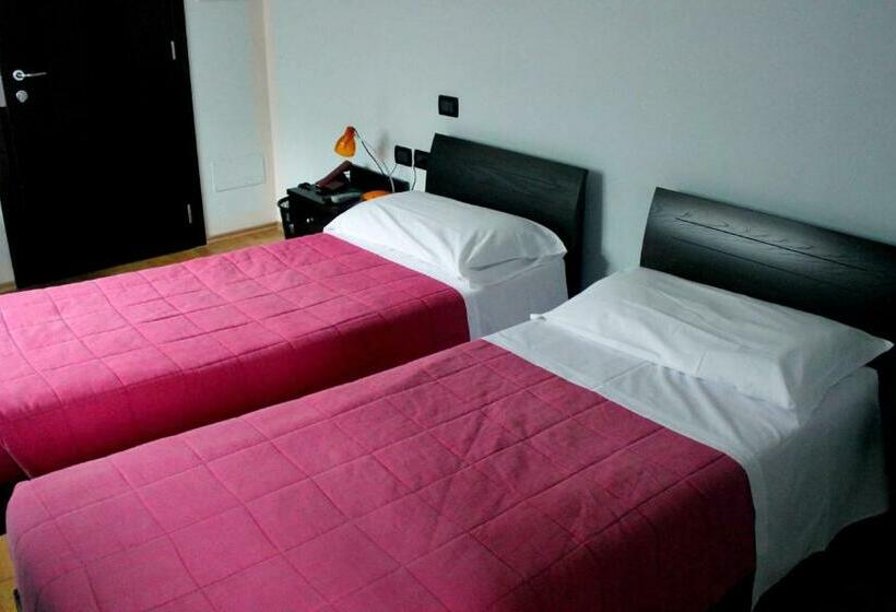 Номер Стандарт, Albergo Delle Industrie