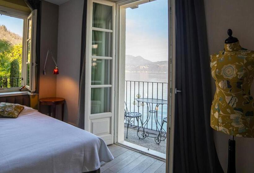 Superior room with lake view, Arancioamaro