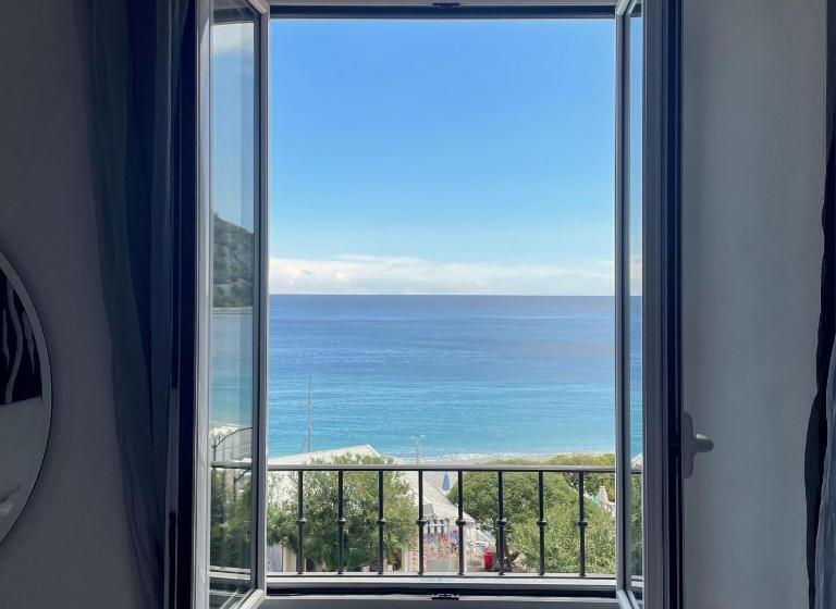 غرفة أساسية ثلاثية, Miramare