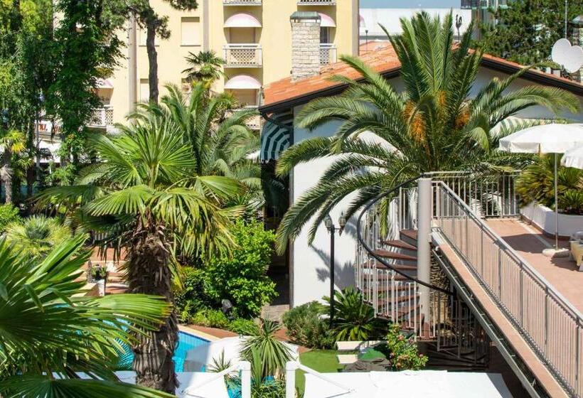 Трехместный Номер Стандарт с Балконом, Park Hotel Pineta