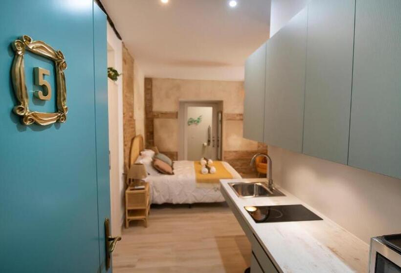 Quarto Estandar para Deficientes Físicos, La Casa De Las Flores
