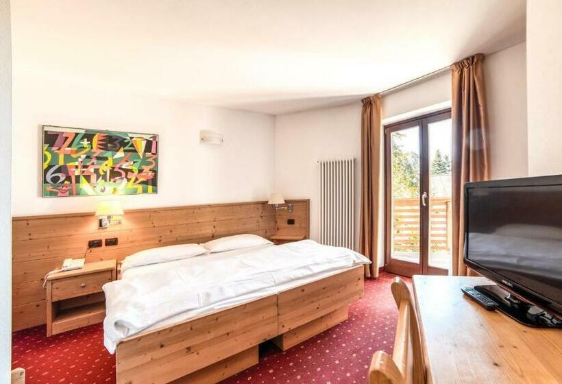 Quarto Triplo Estandar, Chalet Caminetto