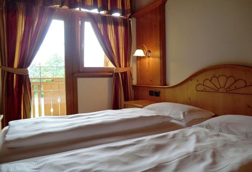 غرفة سوبيريور مطلة على الجبل, Garnì Costa Verde