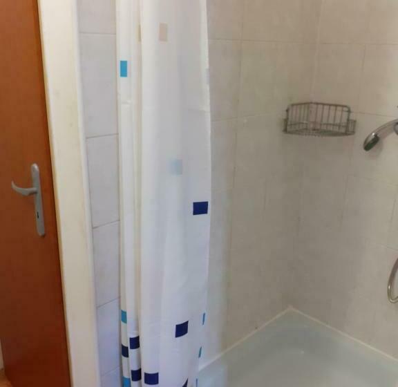Economy Triple Room, Ubytovňa A Penzión Tavros