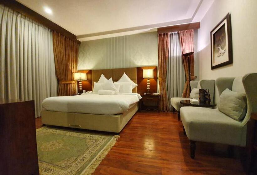 اتاق کلاب یک تخته, S Chalet Islamabad
