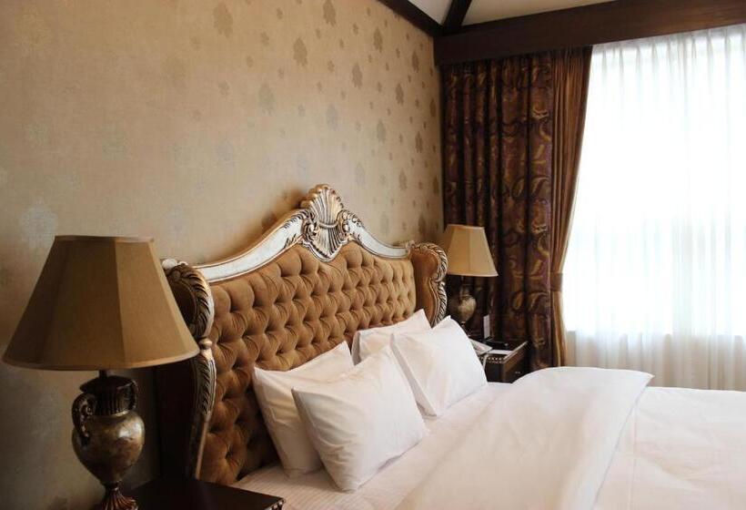 سوییت جونیور اجرایی, S Chalet Islamabad