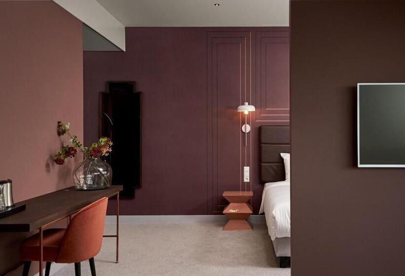 Superior Suite, Corendon Amsterdam Schiphol Airport, a Tribute Portfolio Hotel
