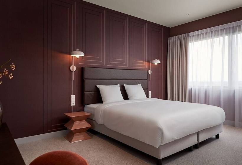 Superior Suite, Corendon Amsterdam Schiphol Airport, a Tribute Portfolio Hotel