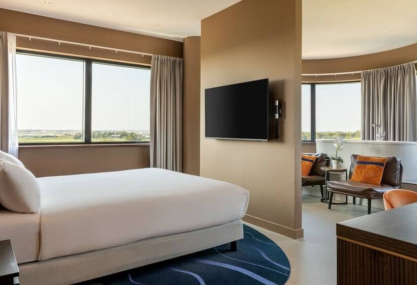 Superior Suite, Corendon Amsterdam Schiphol Airport, a Tribute Portfolio Hotel