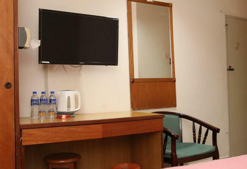 Семейный Номер, Town Inn