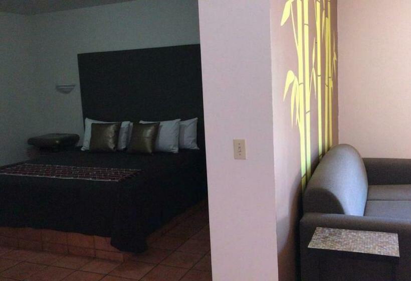 סוויטה דלוקס, Colonial De Nogales