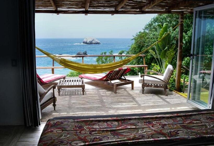 Suite Terasszal, Villa Aikia