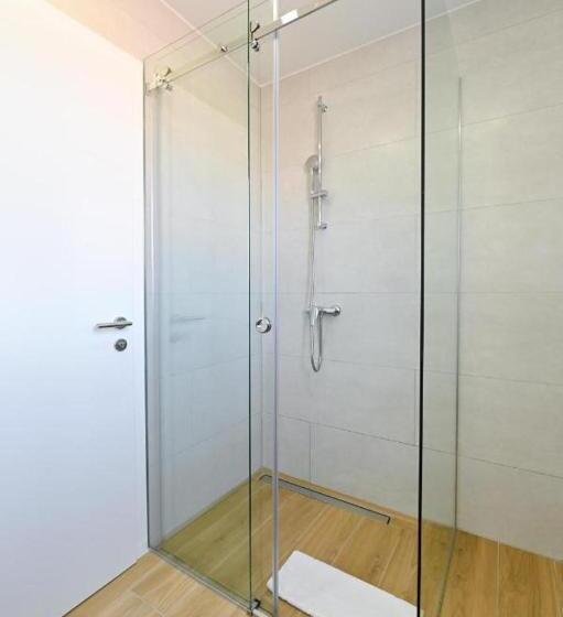 اتاق لوکس سه تخته, Boutique Hotel Ivy Z