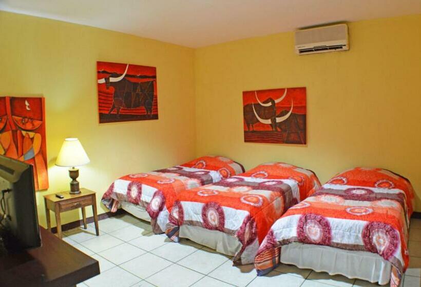 Habitación Triple Estándar, Plaza Cosiguina