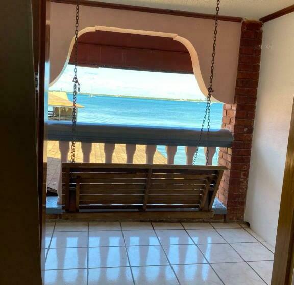 سوییت با چشم‌انداز دریا, Sea Eye Hotel   Sunset Building