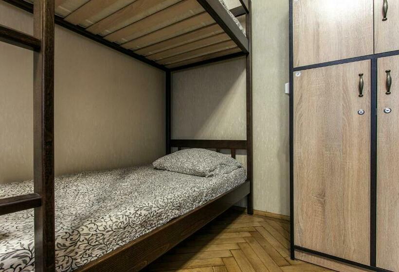 سرير فى غرفة مشتركه, Centrum Hostel