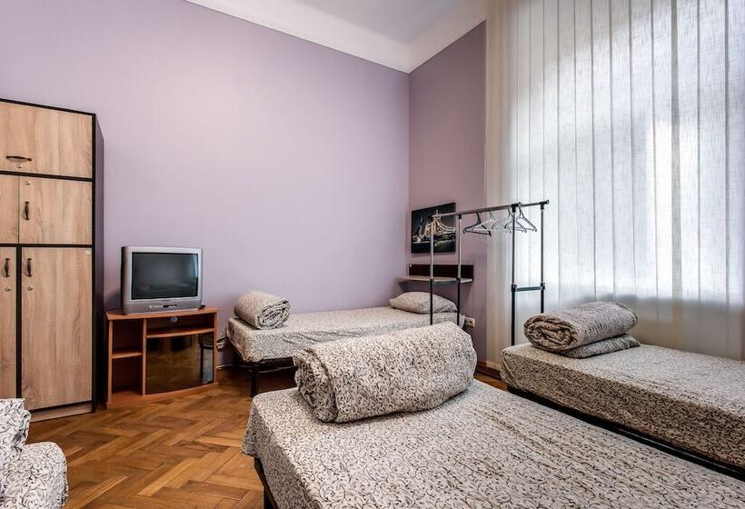 سرير فى غرفة مشتركه, Centrum Hostel