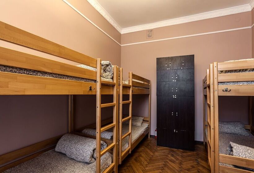 سرير فى غرفة مشتركه, Centrum Hostel