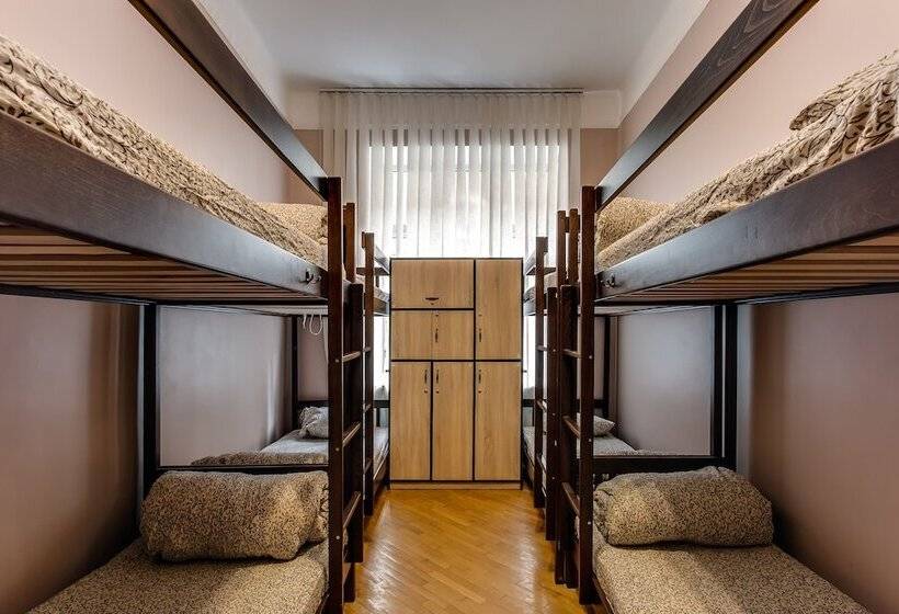 سرير فى غرفة مشتركه, Centrum Hostel