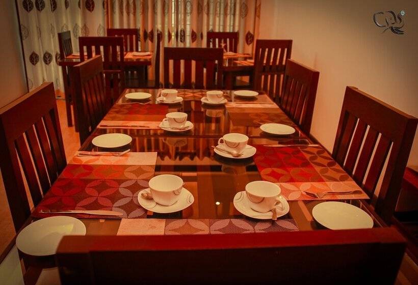Economy Szoba, Kandy Waters