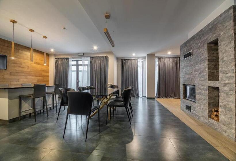 １ベッドルームハウス, Karpatski Hotel & Spa