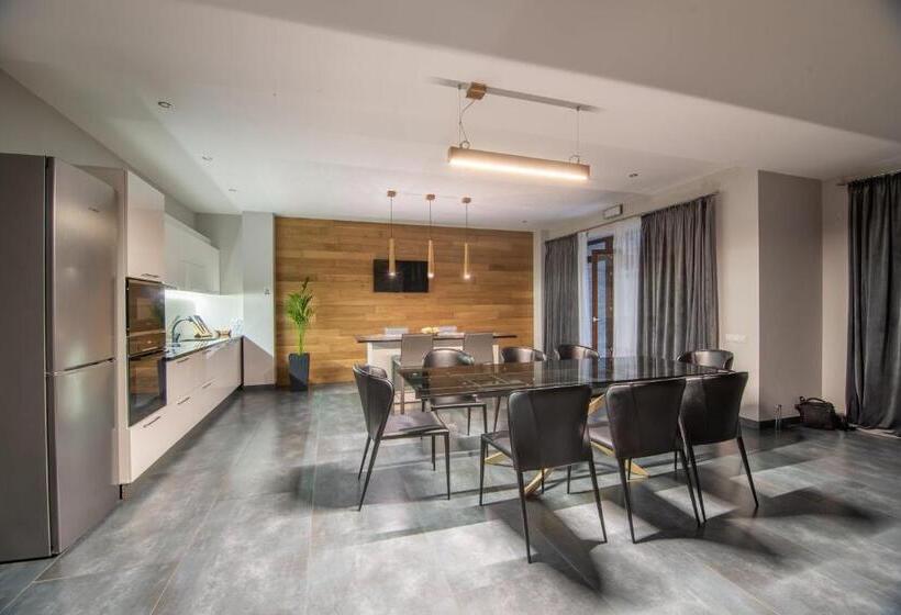 １ベッドルームハウス, Karpatski Hotel & Spa