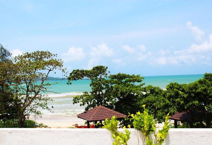 اتاق لوکس با بالکن و چشم‌انداز دریا, Surasa Beach Resort