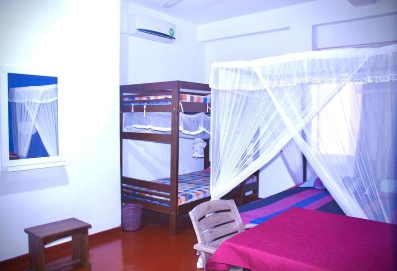 اتاق خانوادگی, Surasa Beach Resort