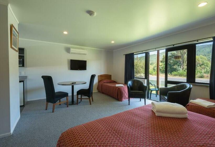 스탠다드 스튜디오, Oasis Motel & Holiday Park Turangi