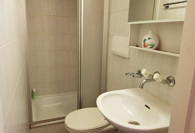 经济房, Bellpark Hostel