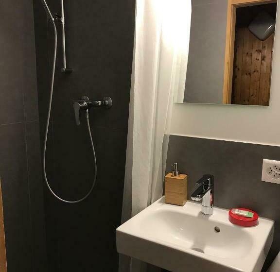 이코노미 룸 공용욕실, Alpina