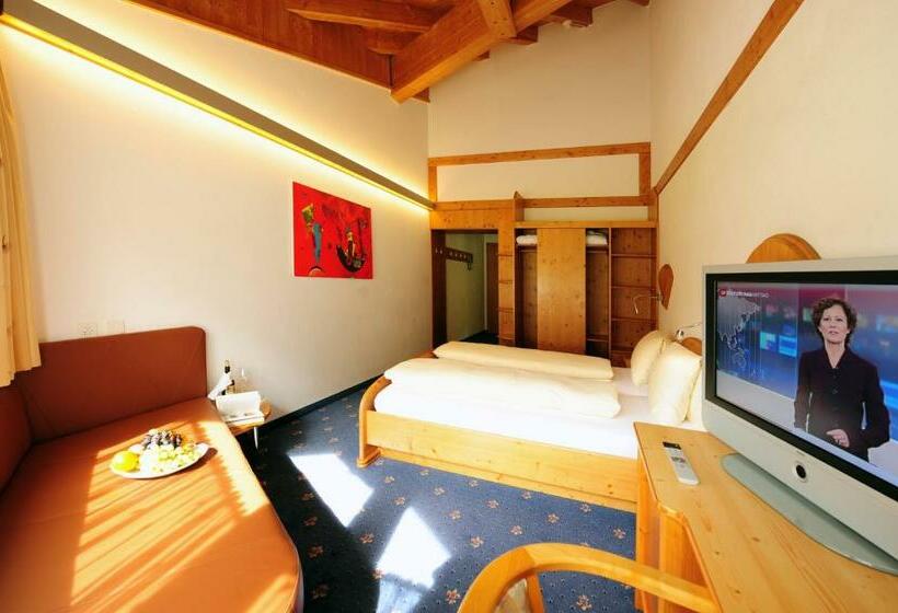 اتاق سوپریور با بالکن, Country Wellnesshotel Bündnerhof