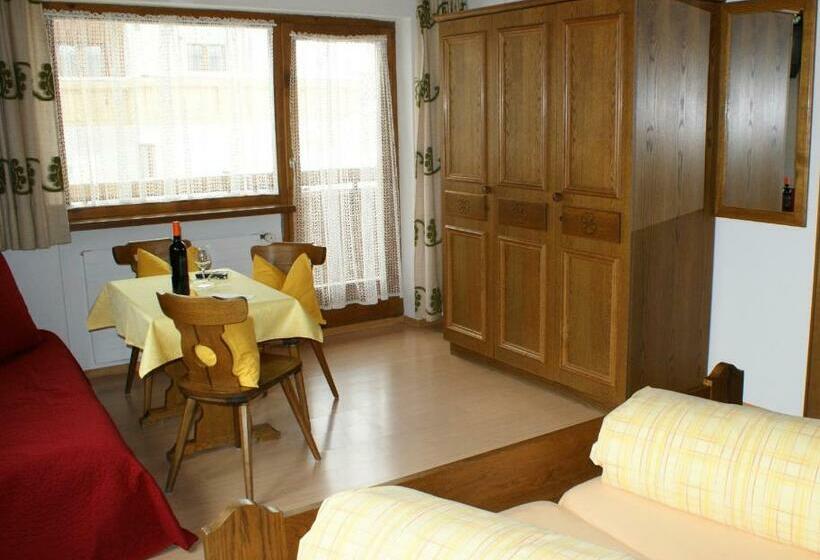 带阳台的高级房间, Sonnenhotel Soldanella Sonneck