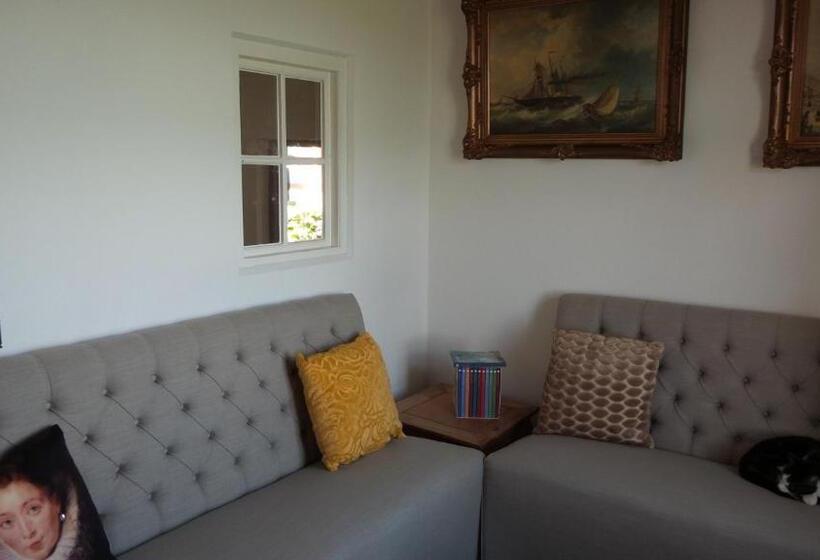 اتاق خانوادگی, B&b Rechthuis Van Zouteveen