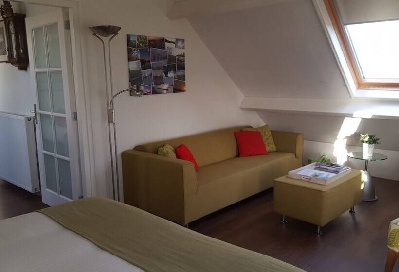 اتاق خانوادگی, B&b Rechthuis Van Zouteveen
