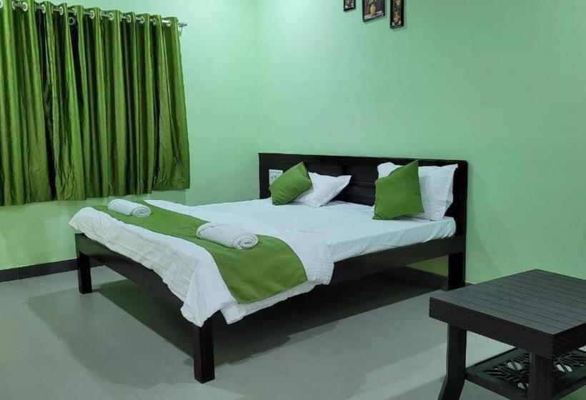 Номер Deluxe, Happy Holiday Alibaug