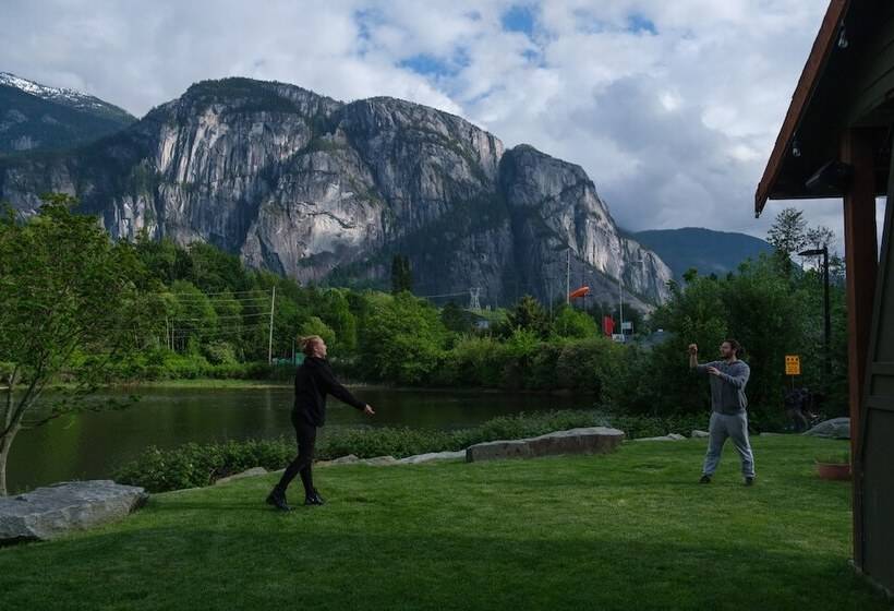 패밀리 룸 공용 욕실, Squamish Adventure Inn