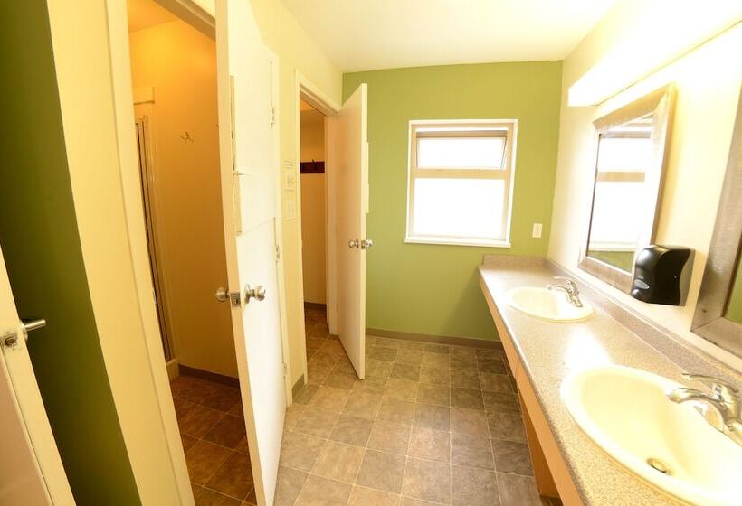 Quarto Estandar Banheiro Compartilhado, Squamish Adventure Inn