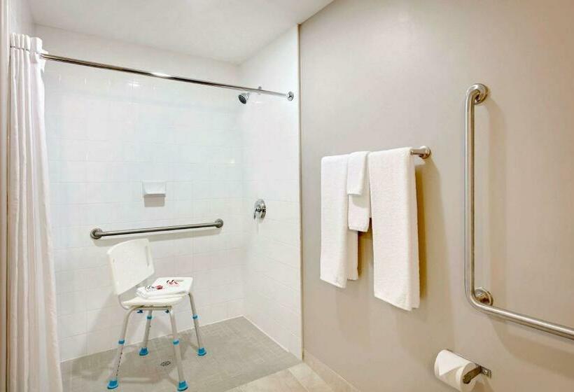 غرفة قياسية سرير كينج, Super 8 By Wyndham Kapuskasing