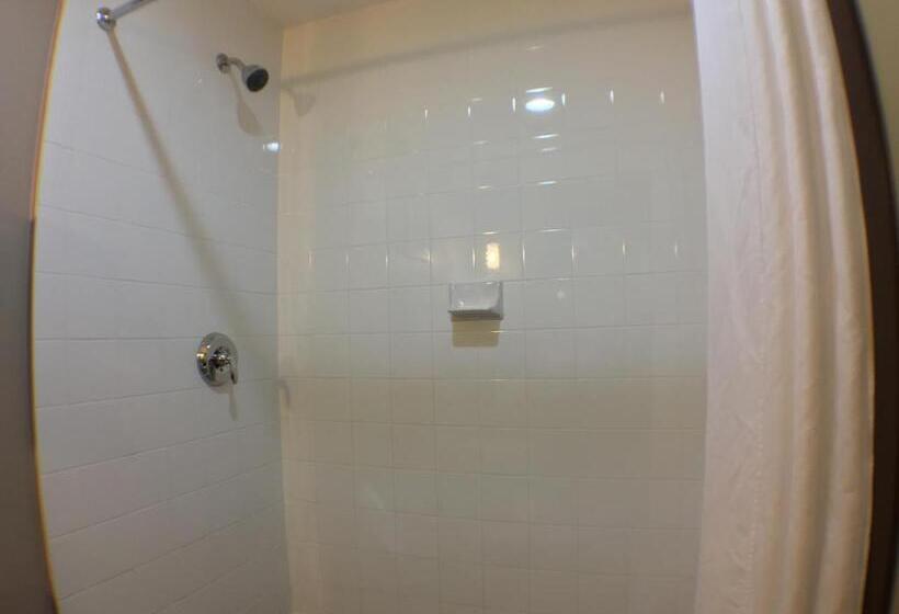 جناح, Super 8 By Wyndham Kapuskasing