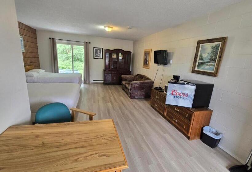 带2个双人床的标准工作室, Top Notch Motel