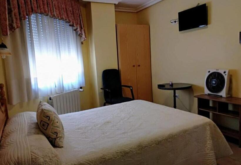 Номер Стандарт Трехместный, Hostal Almenara