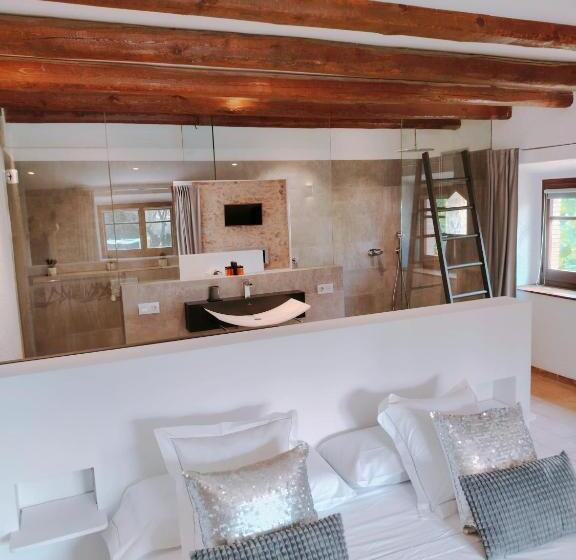 جناح جونيور مطلّ علي حمام السباحة, Somnis De L´empordà