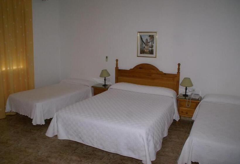 Economy Triple Room, Sierra Mar