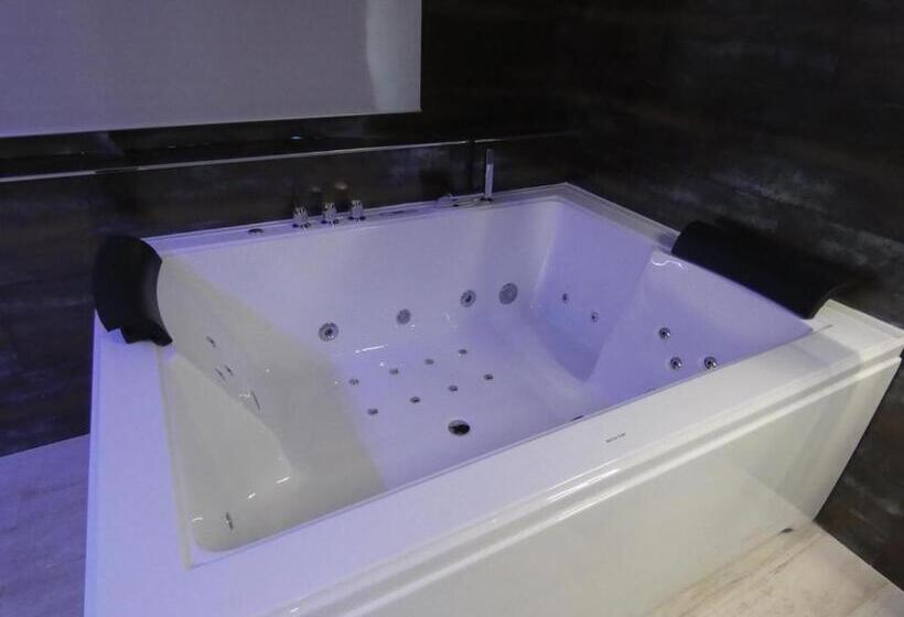 Sviitti Poreallas, Motel Caldas