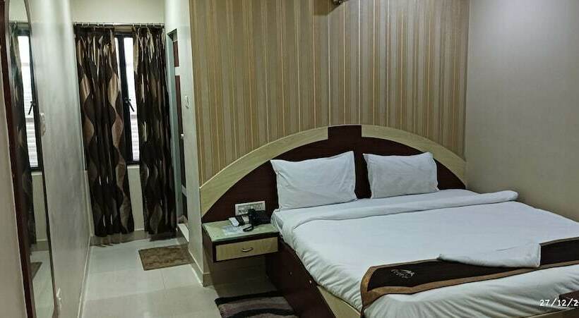 اتاق لوکس, Corporate Inn