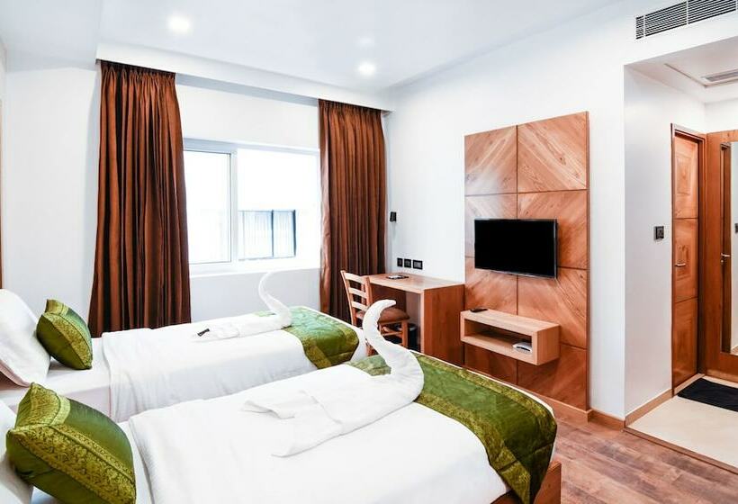 Номер Deluxe, Treebo Vinayak Inn
